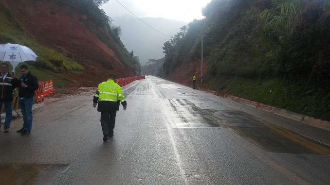 via_occidente_paso_derrumbe