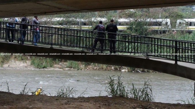 AUDIO Y FOTOS: Cuerpo hallado en el río Medellín al parecer estaría vinculado con los cuatro "embolsados" 9 Cuerpo_Rio_Medellin_3