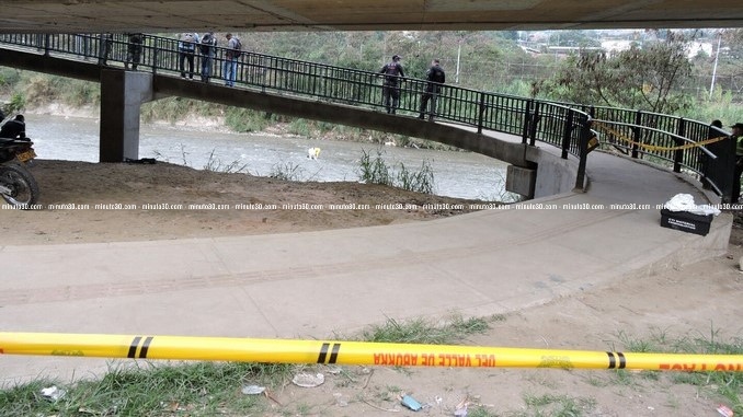 AUDIO Y FOTOS: Cuerpo hallado en el río Medellín al parecer estaría vinculado con los cuatro "embolsados" 10 Cuerpo_Rio_Medellin_7