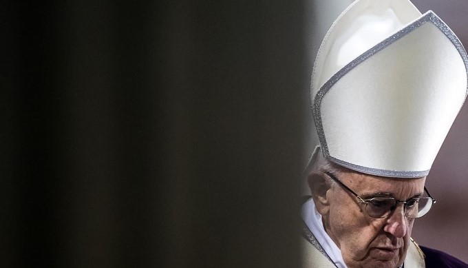 Los jóvenes están obsesionados con recibir muchos “me gusta” en redes sociales, advierte el papa Francisco