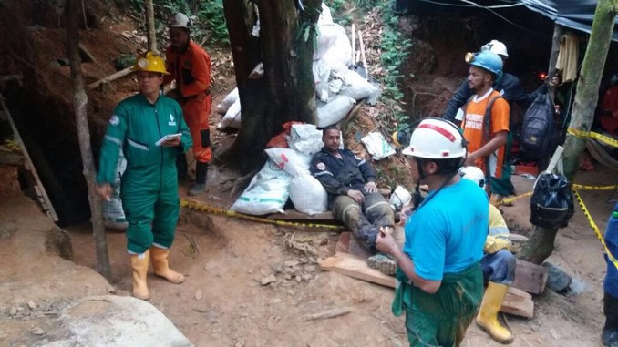 Con vida rescataron a los siete mineros en Remedios