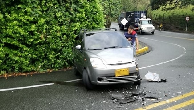 Aparatoso accidente en vía de La Pintada generó una fuerte congestión vehicular