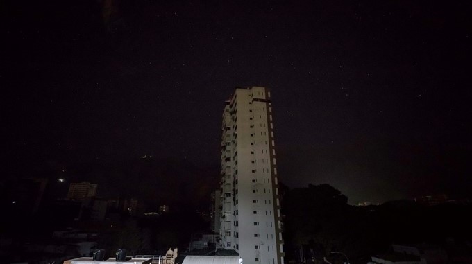 Falla eléctrica deja sin luz durante horas a varios estados de Venezuela