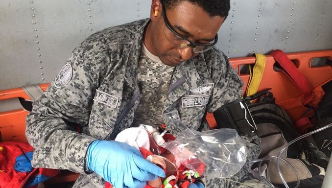 Bebé recién nacida en estado crítico de salud fue evacuada por la Fuerza Aérea en el municipio de Murindó