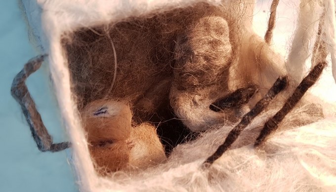 FOTOS: Pelos de perro, material con el que está hecho este camión a escala