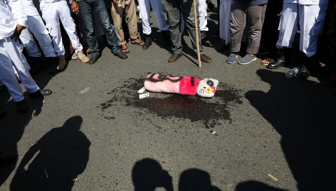 Activistas musulmanes asisten a una concentración en contra del colectivo de lesbianas, gais, transexuales y bisexuales (LGTB) en Banda Aceh, Indonesia. EFE