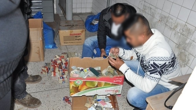 Unos 2.000 libros, más de 6.000 cédulas y 21 pasaportes incautó la Fiscalía en Bogotá