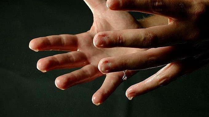 FOTO: La razón por la que no se deben usar los secadores de manos en baños públicos