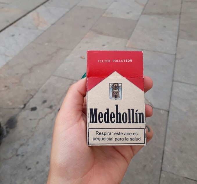 Con llamativas 'cajetillas' de cigarrillo movimiento ambiental busca llamar la atención de las autoridades