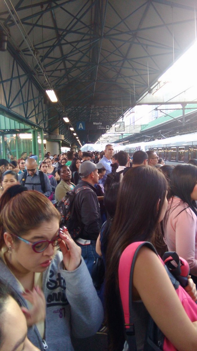 El caos que se formó en el Metro en la mañana de este martes