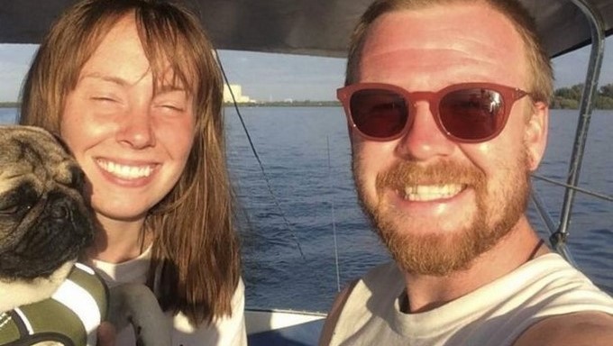 Tanner Broadwell y Nikki Walsh junto a su perro Remy/ Tomada de Gofundme