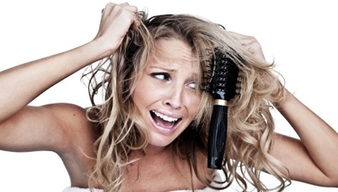 Costumbres diarias que hacen que tu pelo se caiga