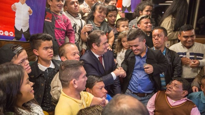 Personas de talla baja respaldan candidatura presidencial de Germán Vargas Lleras