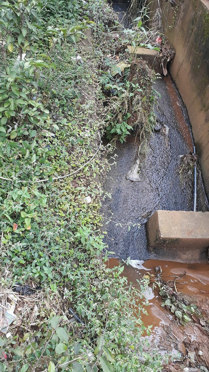 San José La Cima escombros en quebrada