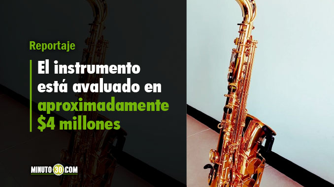 Vladimir espera recuperar su saxofón. El instrumento fue hurtado cerca a una universidad en Sabaneta