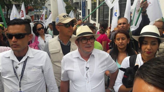 EN VIDEO: “Timochenko” recibió un sonoro abucheo en su primer acto de campaña