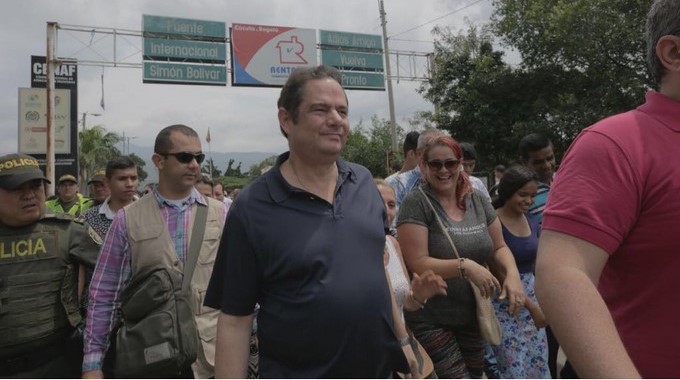 FOTOS: Venezolanos pidieron ayuda a  Vargas Lleras