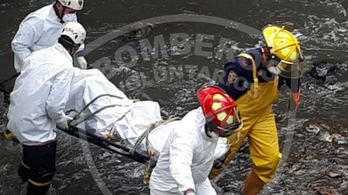 FOTOS y VIDEO: Así recuperaron el cadáver de un hombre de la quebrada Ayurá 3 Cuerpo_quebrada_Ayura_1