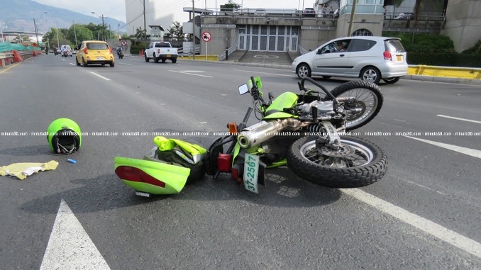 FOTOS: Persecución de la Policía terminó en accidente sobre la Avenida Regional 4 persecución moto