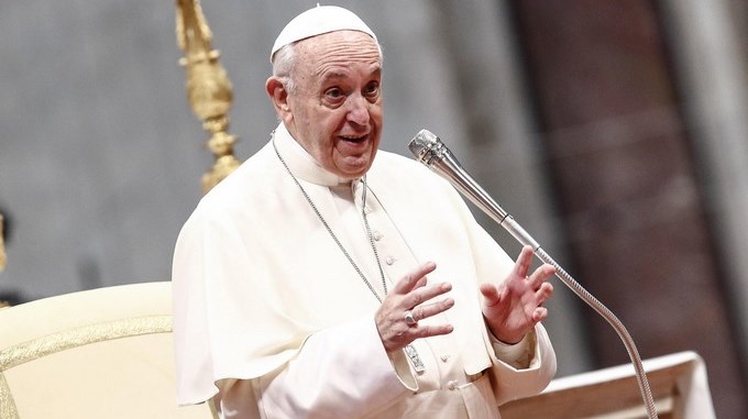 Cardenales no deben creerse “superiores” a nadie y a servir