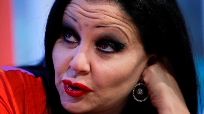 La cantante española Alaska habla durante una entrevista con Efe, este 12 de marzo de 2018, en el Instituto Cervantes de Nueva York (EE.UU.). EFE