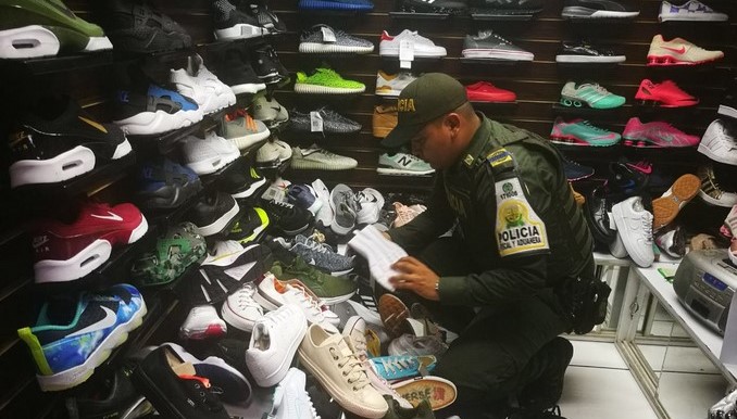 VIDEO Y FOTOS: Decomisaron más de 3.000 pares de zapatos de contrabando 4 Decomisaron más de 3.000 pares de zapatos de contrabando