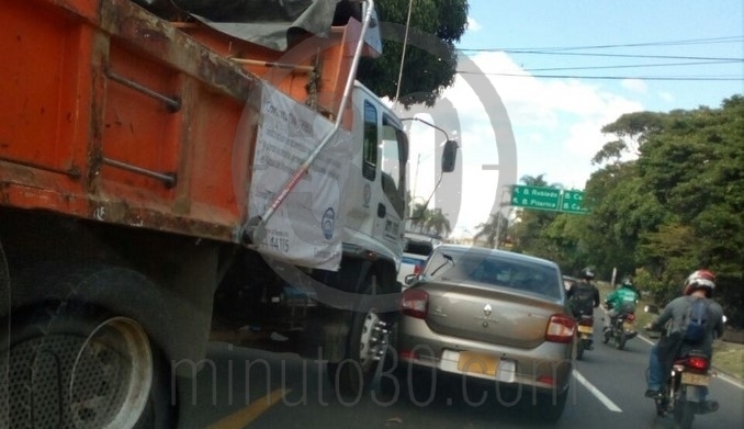 Choque en la carrera 65