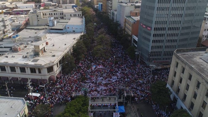 FOTOS: Con multitudinaria concentración Vargas Lleras cerró su primera etapa de la campaña presidencial