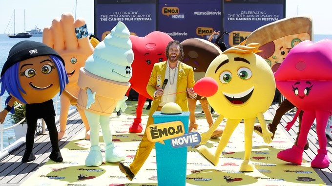 El actor estadounidense T.J. Miller (c) durante la presentación de la película ''The Emoji Movie'' (lit. La Película de Emoji) en la 70 edición del Festival de Cannes, en Francia, el pasado 16 de mayo. EFE/Archivo