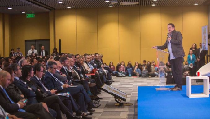 Mayor cobertura del servicio de internet para estratos 1 y 2, la promesa de Vargas Lleras