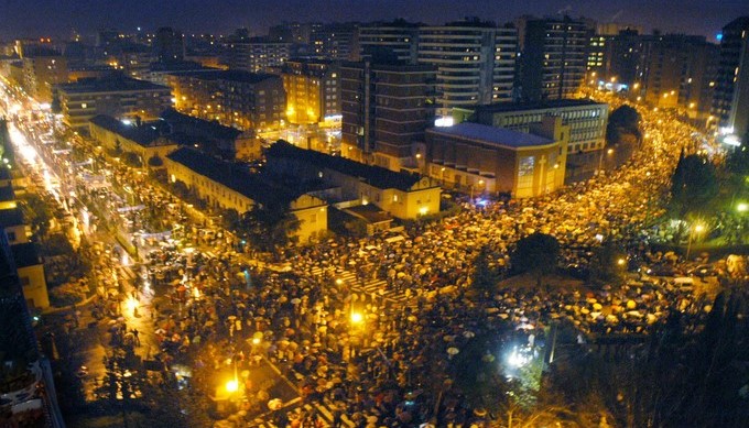 Más de 50.000 personas secundaron el 12 de marzo de 2004 en Guadalajara una manifestación convocada en protesta por los atentados perpetrados en Madrid. EFE/Archivo