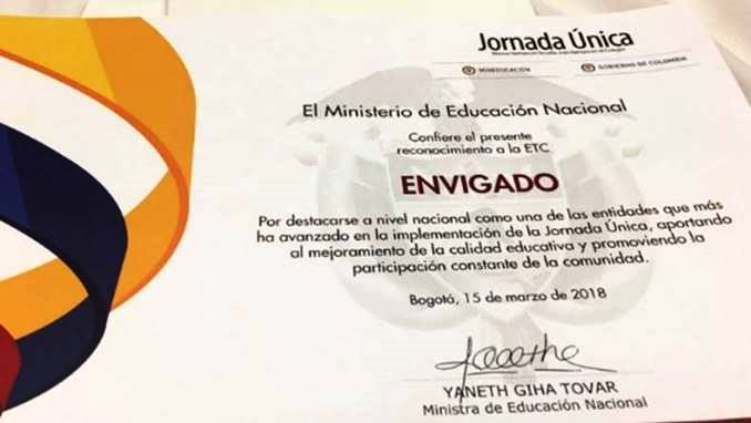 Mineducación le hizo un reconocimiento a Envigado por avances en la implementación de la Jornada Única