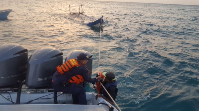 Rescatan a tres personas que quedaron a la deriva en aguas de la Bahía de Cartagena