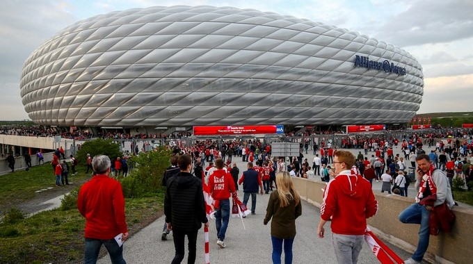 Por invasión de campo, la UEFA abre expediente al Bayern Múnich