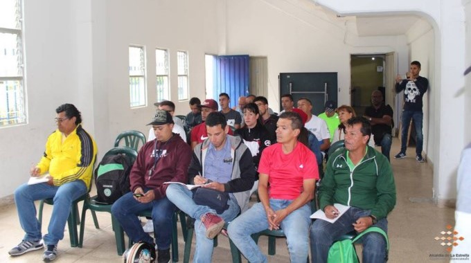 Aquivaldo Mosquera y "Jeringa" Guzmán capacitaron a profesores de fútbol en La Estrella 2 Aquivaldo y jeringa Guzm%C3%A1n4