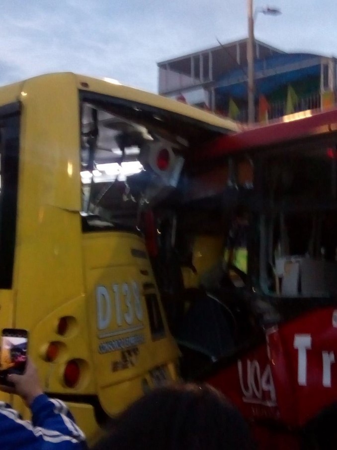 Vídeo y Fotos Choque de TransMilenio dejó por lo menos 20 personas