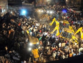 Diez muertos por el derrumbe de un edificio en el centro de la India 1 Derrumbe edificio