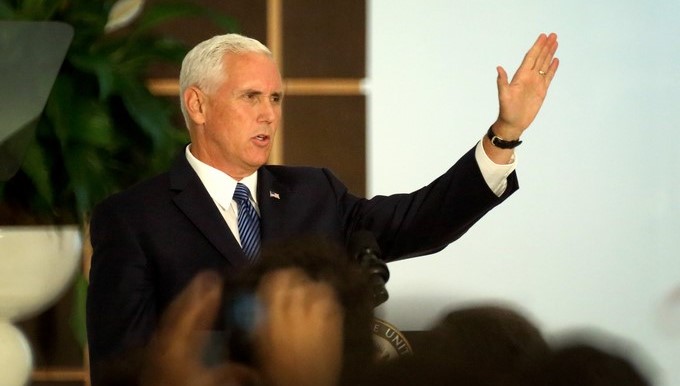 Mike Pence llama a Duque tras su victoria electoral