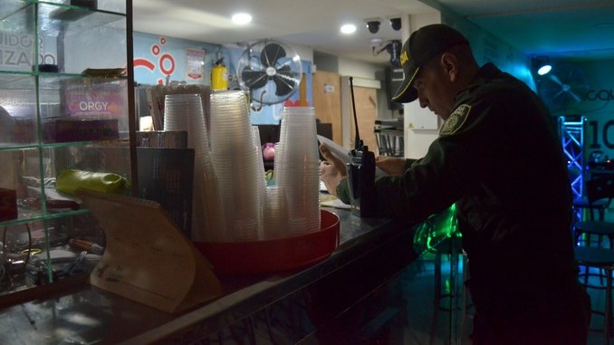 FOTOS: Licor adulterado, locales sellados y un capturado dejó intervención en Castilla 1 Intervencion_Castilla_1