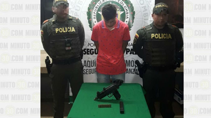 Dos sujetos fueron capturados con una Mini Uzi en la Comuna 13 4 Mini_Uzi_2