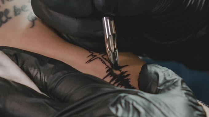 Vídeo: La nueva tendencia, sonidos tatuados en la piel