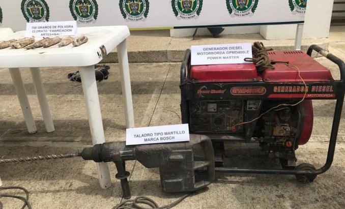 FOTOS: Así cayeron 'Los Cuarzos', banda que extraía ilegalmente minerales utilizando explosivos 4 Así cayeron 'Los Cuarzos', banda que extraía ilegalmente minerales utilizando explosivos