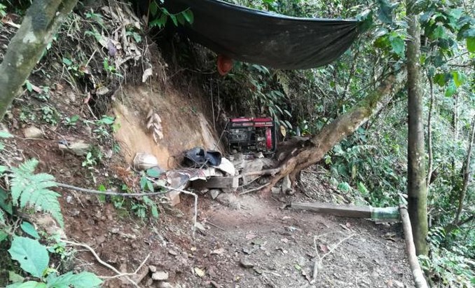 FOTOS: Así cayeron 'Los Cuarzos', banda que extraía ilegalmente minerales utilizando explosivos 6 Así cayeron 'Los Cuarzos', banda que extraía ilegalmente minerales utilizando explosivos