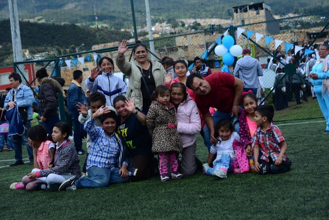 Alcaldía entregó las primeras canchas sintéticas en Usme