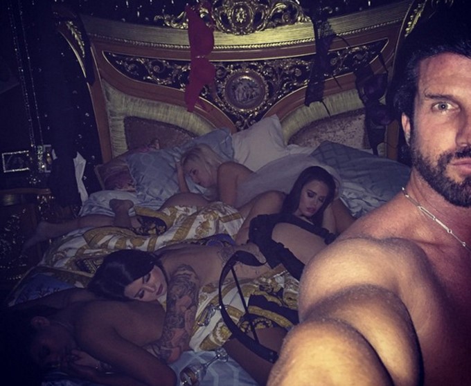 Travers Beynon, su esposa y novia / thesun.co.uk