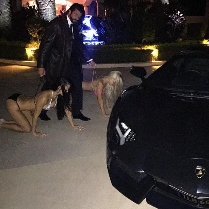 Travers Beynon, su esposa y novia / thesun.co.uk