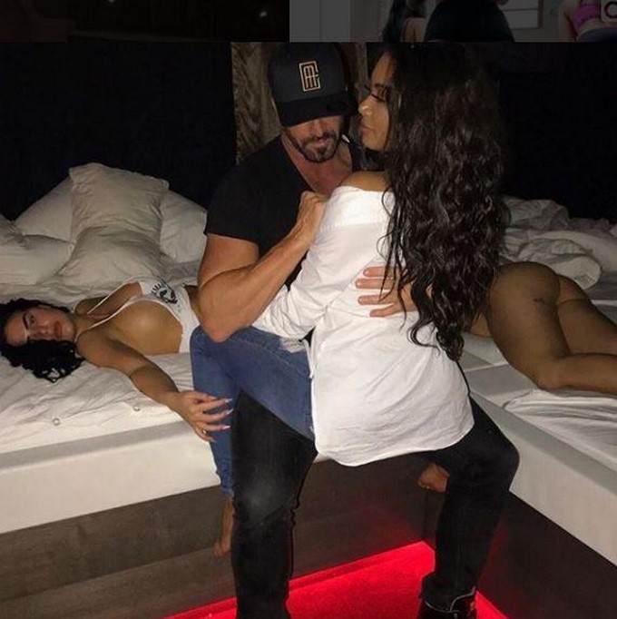 Travers Beynon, su esposa y novia / thesun.co.uk