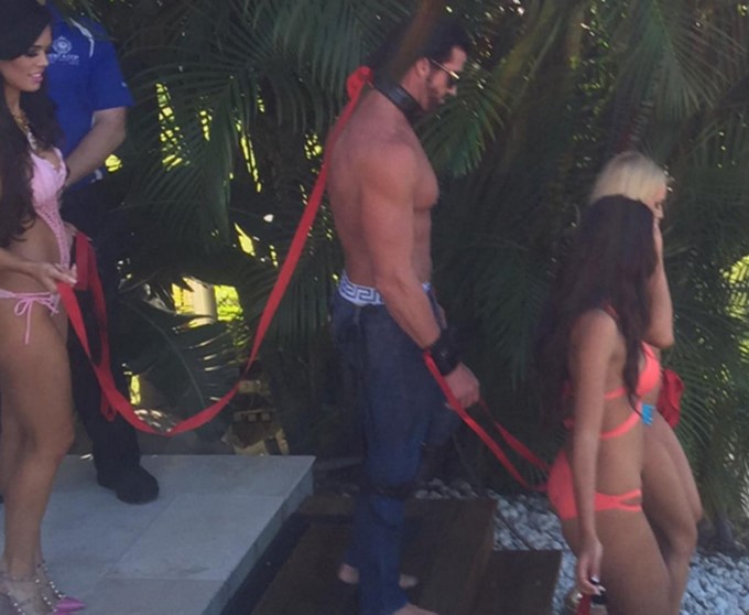 Travers Beynon, su esposa y novia / thesun.co.uk