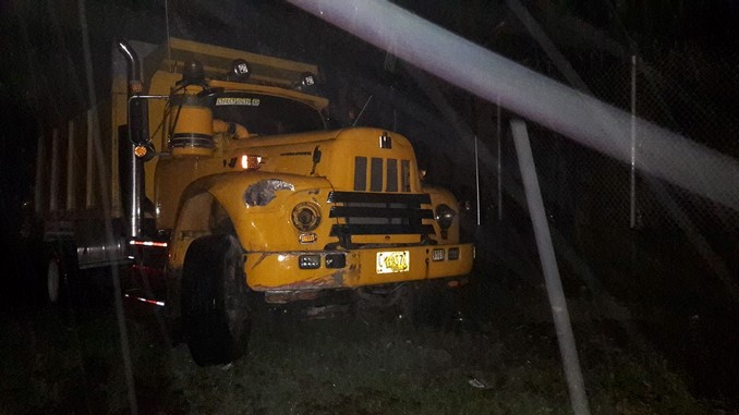 El monumental trancón que se formó tras accidente de volqueta, que se chocó contra un poste de energía