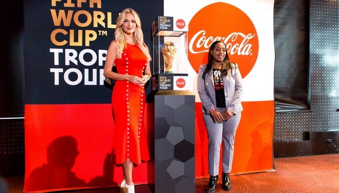 El trofeo de la Copa del Mundo recorre Estados Unidos en su camino a Rusia